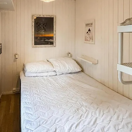Feriehus 3 Bedroom Awesome In Neksø