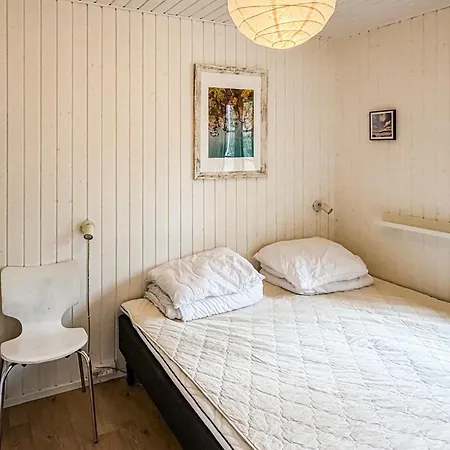 Feriehus 3 Bedroom Awesome In Neksø